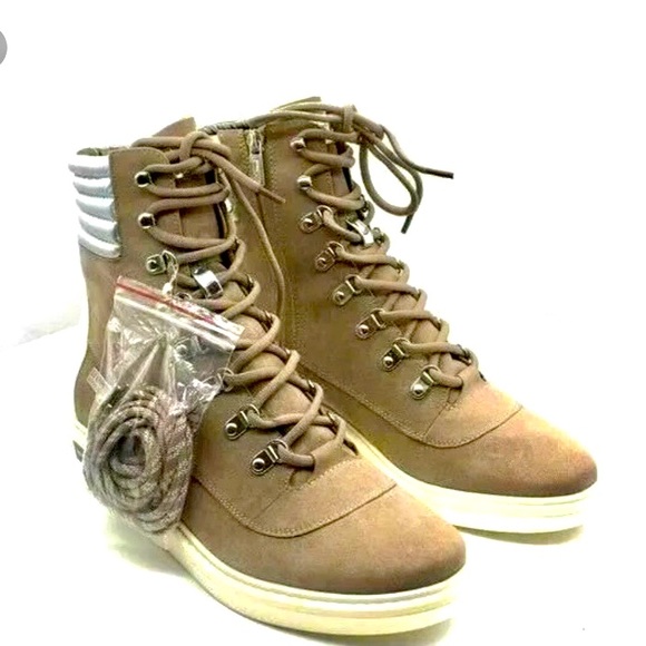 Kenneth Cole REACTION Women's Rhyme Hiker Sport Wp Boot. Size 6. - Picture 5 of 8